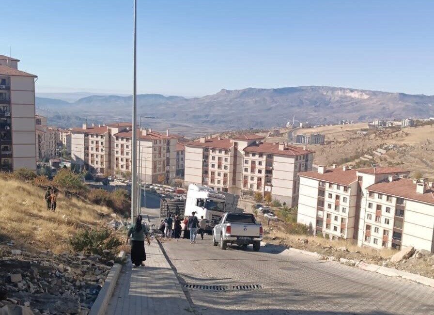 Şırnak’ın Bahçelievler Mahallesi’nde meydana gelen olayda, dik bir rampayı tırmanmaya