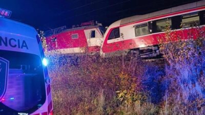 Slovakya’da başkent Bratislava yakınlarında iki yolcu treninin çarpışması sonucu meydana