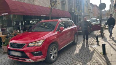 Eskişehir’de, İstiklal Mahallesi Esenler Sokak’ta yaşanan olayda bir sürücü, aracını