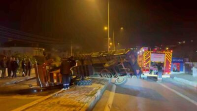 Söke ilçesinde meydana gelen trafik kazasında, römorklu bir traktörün devrilmesi