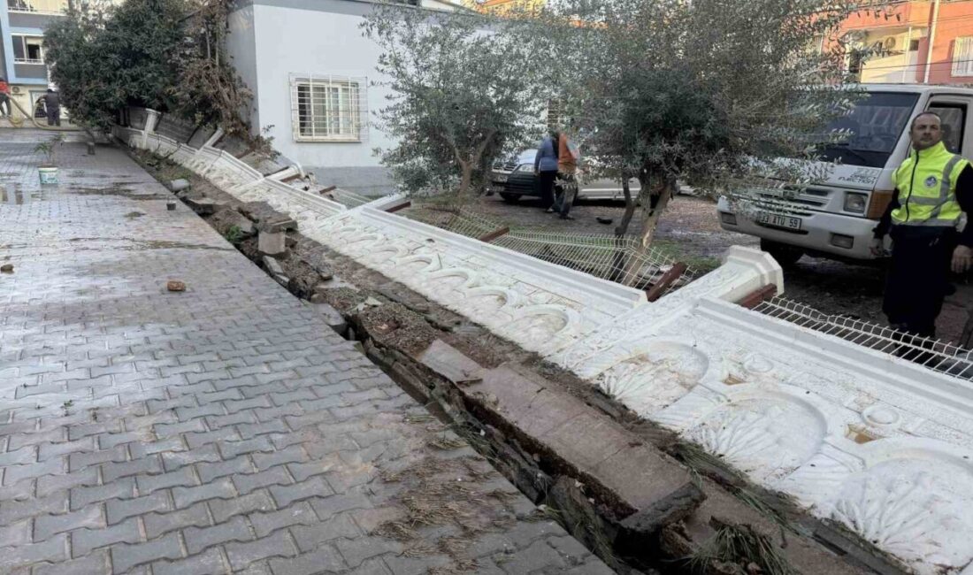 Mersin’in Tarsus ilçesinde dün meydana gelen bir su borusu patlaması,