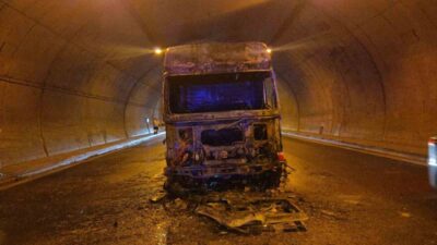 İstanbul-İzmir otoyolunda, Orhangazi Tüneli’nde meydana gelen olayda bir su tankeri
