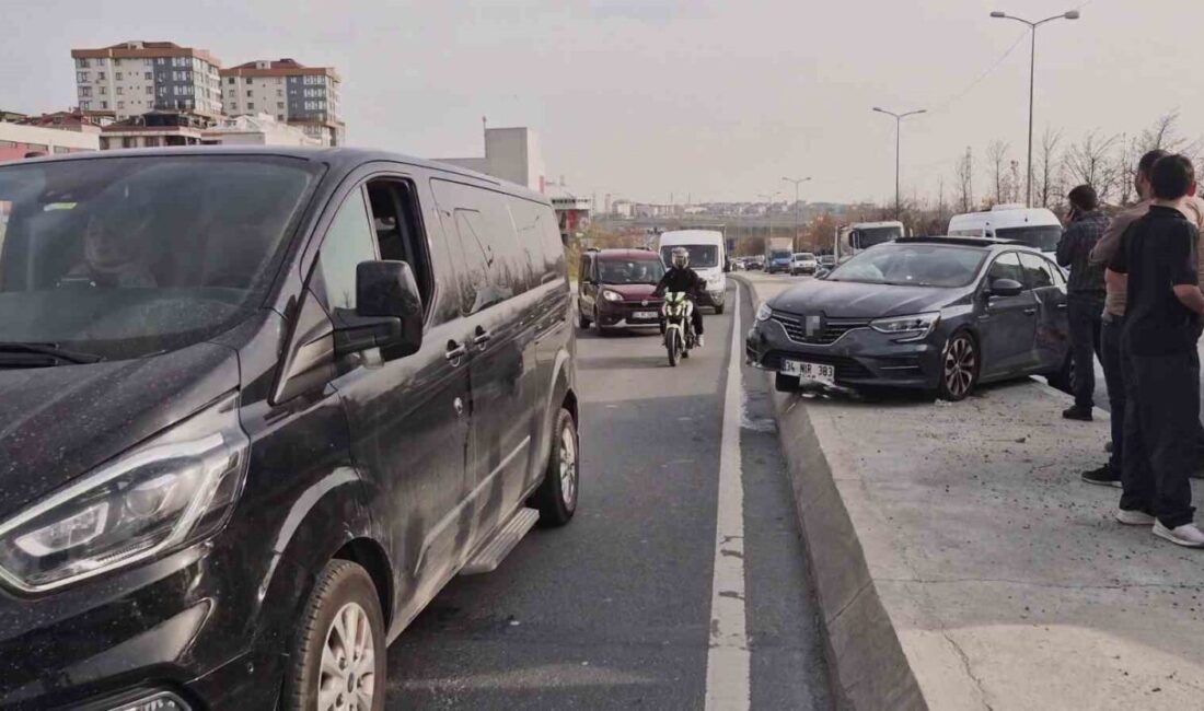 Sultangazi, İstanbul’da bir kamyonun seyir halindeki bir otomobili sıkıştırması sonucu
