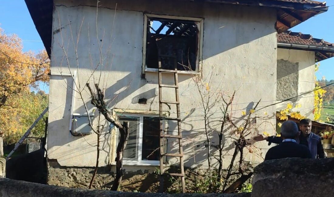 Tavşanlı ilçesinde bulunan iki katlı ahşap bir evde meydana gelen