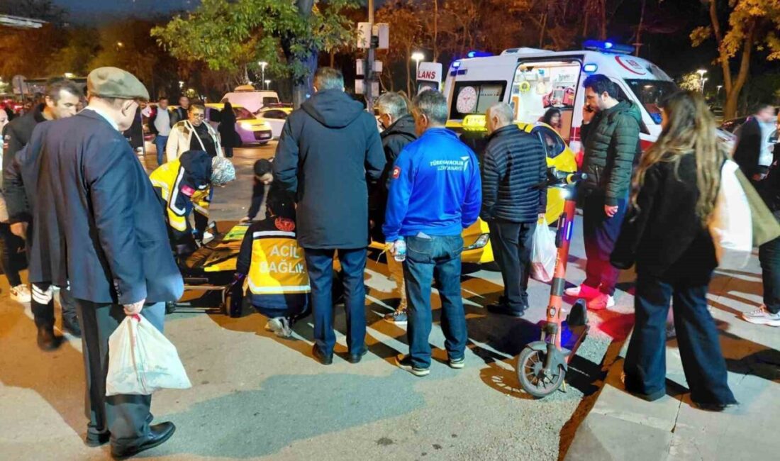 Ankara’nın Çankaya ilçesinde elektrikli scooter kullanan bir kadın, seyir halindeki