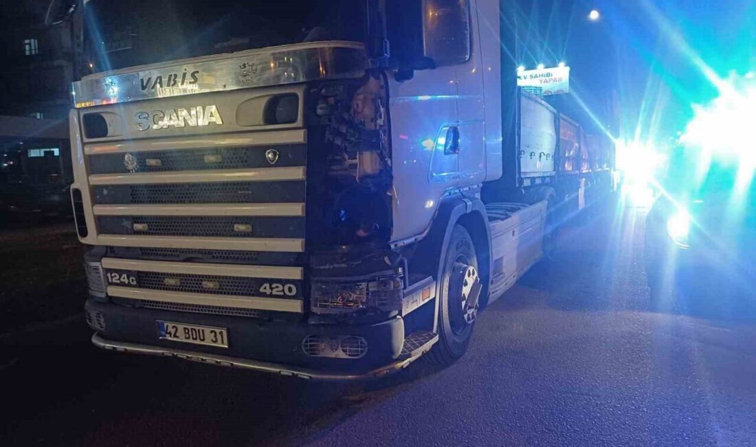 Çorum’da yolun karşısına geçmek isterken tırın çarptığı kadın ağır yaralandı.