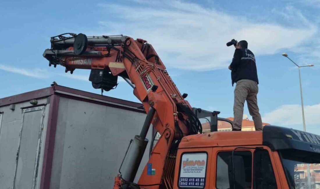 Bartın ilinde bir işçinin tır dorsesindeki konteynerin üstünden düşmesi sonucu