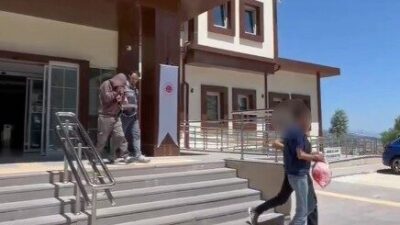 Kastamonu’nun Tosya ilçesinde uyuşturucu ticareti suçundan tutuklanan 2 şüpheli, 15