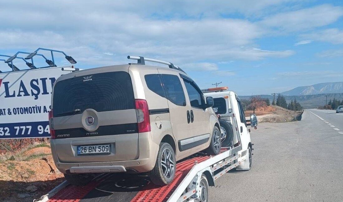 Bilecik’te, trafik kontrolü sırasında Jandarma tarafından yakalanan hafif ticari araç