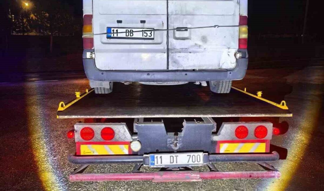 Bilecik’te Jandarma ekipleri, Söğüt-Bozüyük kara yolunda gerçekleştirdikleri trafik kontrolü sırasında