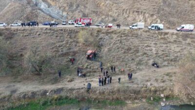 Kırıkkale’de kontrolden çıkan traktörün uçuruma devrildiği kazada sürücü, olay yerinde