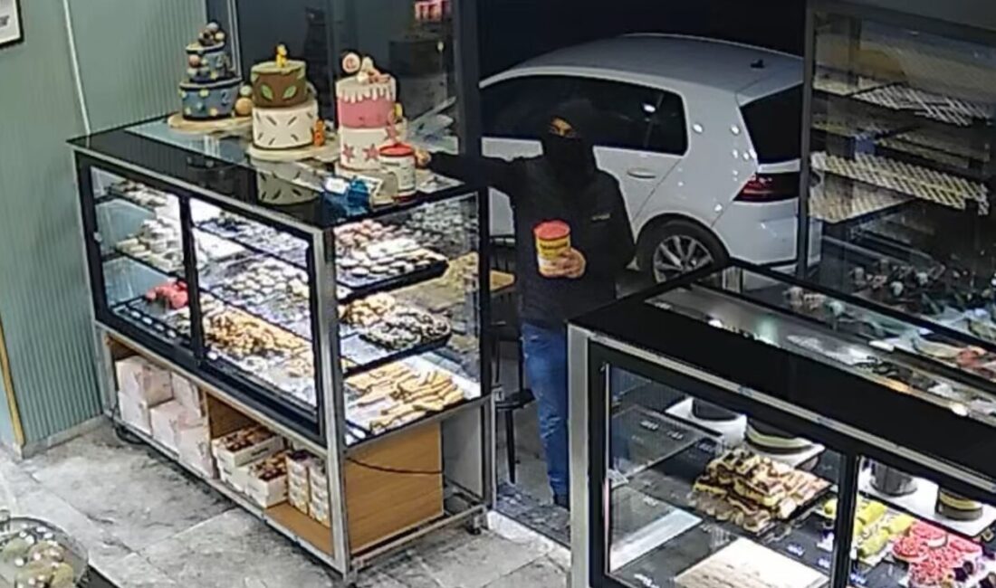 Turgutlu ilçesinde bulunan bir fırına giren bir kişi, SMA hastası