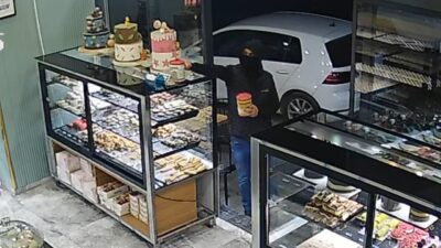 Turgutlu ilçesinde bulunan bir fırına giren bir kişi, SMA hastası