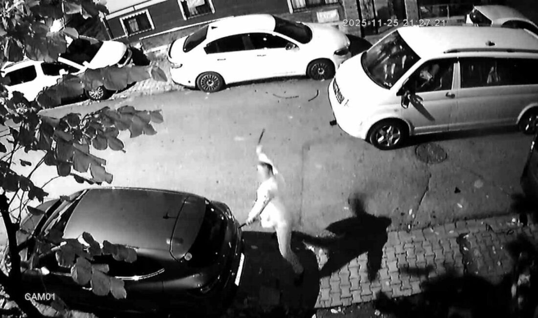 İstanbul Ümraniye ilçesinde, bir kişi, boşanma sürecinde olan eşinin otomobilinin