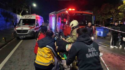 Üsküdar Paşalimanı Caddesi’nde meydana gelen kazada, Tofaş marka bir araç