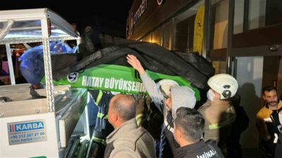 Hatay’da 7 katlı apartmanın en alt katında bulunan galeride çıkan