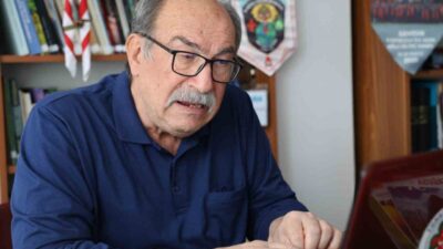 KIRŞEHİR (İHA) – Kırşehir’de emekli öğretim görevlisi Mahmut Seyfeli, 48