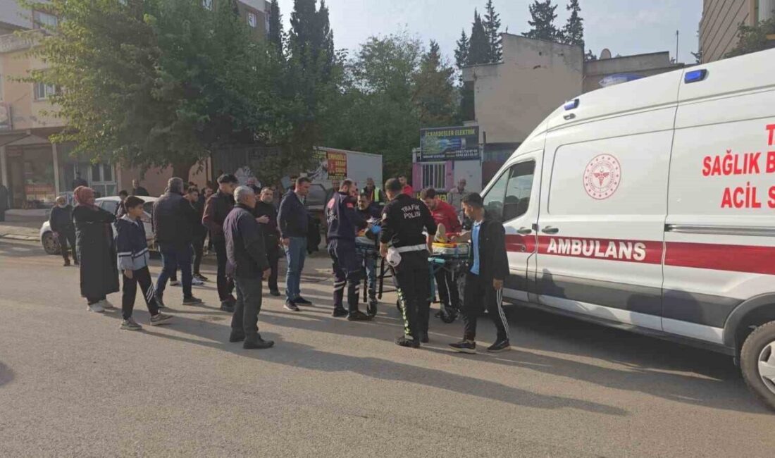 Gaziantep’in İslahiye ilçesinde, bir minibüsün yayaya yol vermek için durduğu