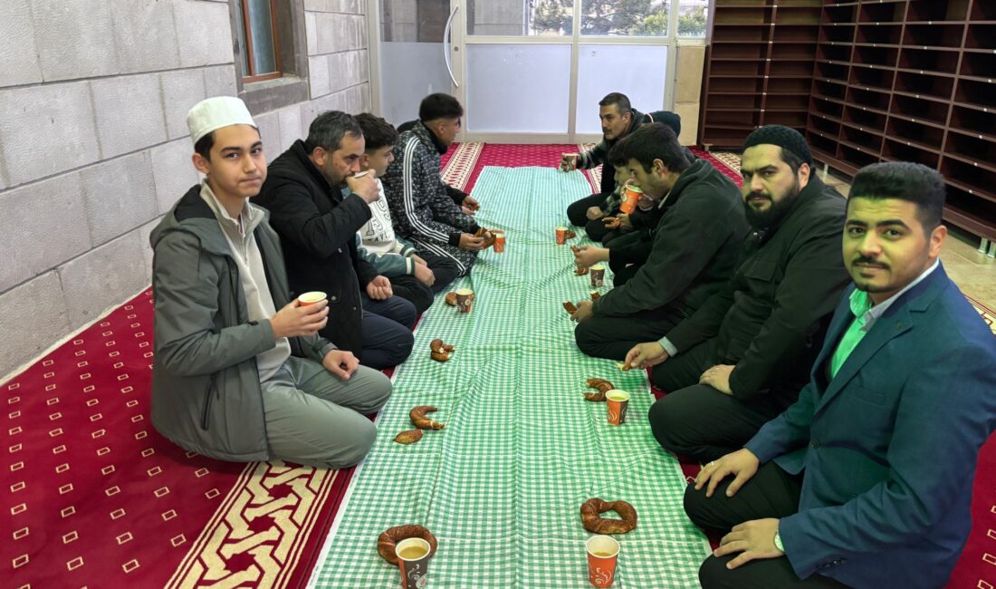 İlçe Müftülüğü tarafından düzenlenen “Sabah Namazı Buluşması” programı Molla Hüsrev