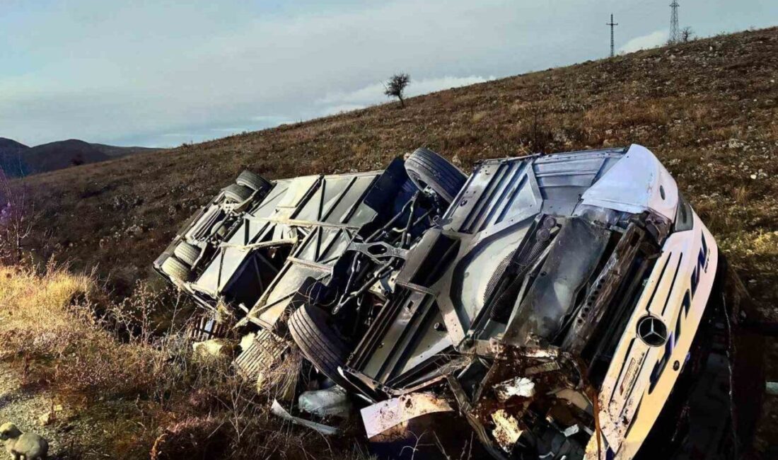 Afyonkarahisar’da meydana gelen kaza sonucunda, ilk raporlara göre 2 kişi