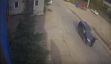 Zonguldak’ın Ereğli ilçesinde bir yaşlı adam, karşıya geçmeye çalışırken bir