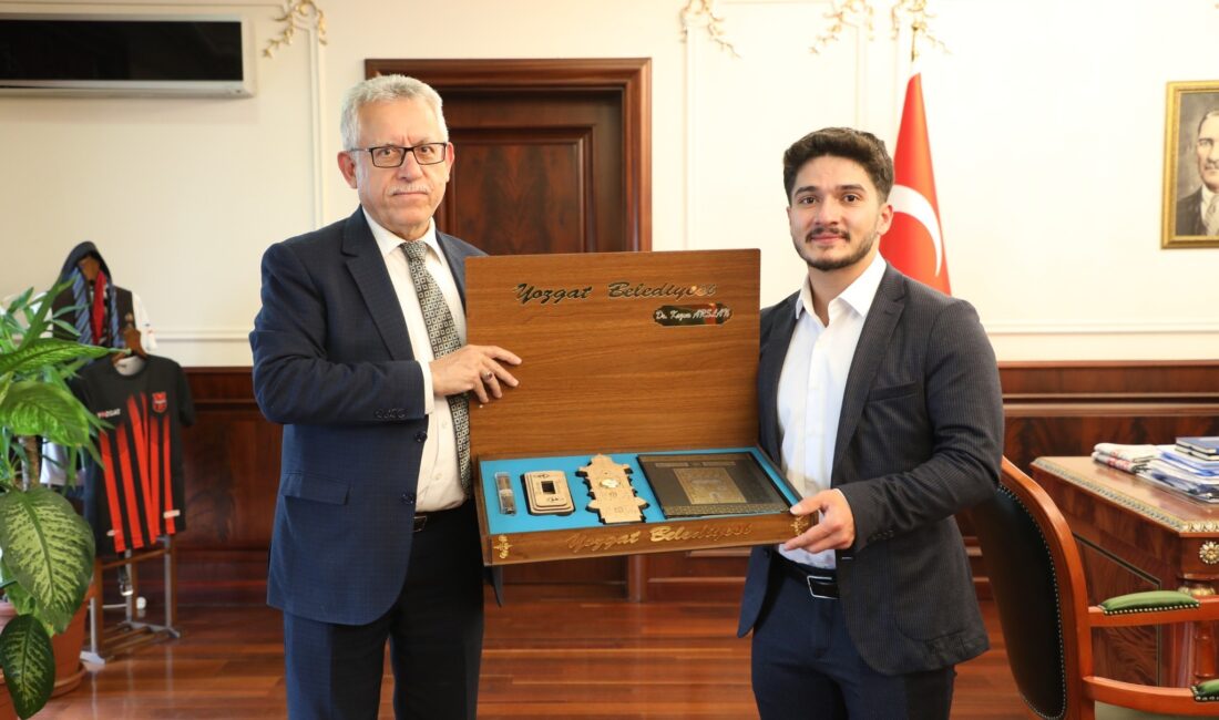 Norveç’te düzenlenen Dünya Halter Şampiyonası‘nda büyük bir başarıya imza atarak