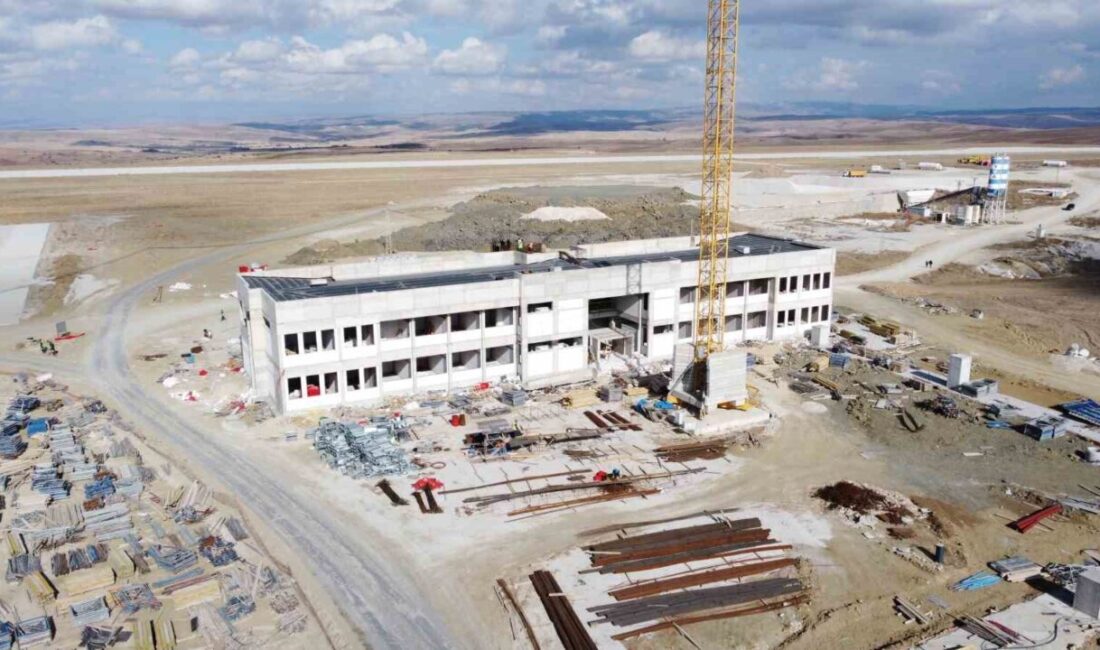 Yozgat’ın ulaşım altyapısını güçlendirecek olan Yozgat Havalimanı inşaatında çalışmalar devam