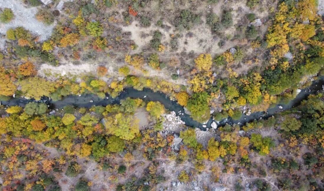 Yozgat’ın Aydıncık ilçesinde yer alan Kazankaya Kanyonu, sonbaharın birbirinden güzel