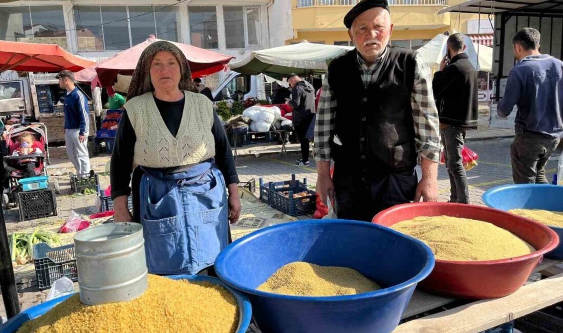 Yozgat’ın Çekerek ilçesinde kurulan halk pazarında 70’lik çift 40 yıldır
