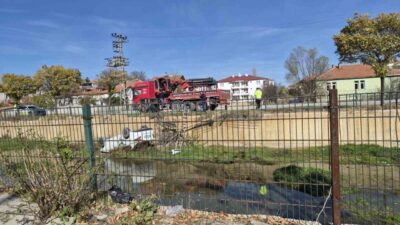 Yozgat’ın Sorgun ilçesinde bir araç kanala uçtu, aracın sürücüsü yaralandı.