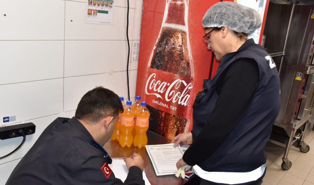 Yunusemre Belediyesi, ilçede belirlenen noktalarda gıda denetimleri gerçekleştirdi. Belediye ekipleri,