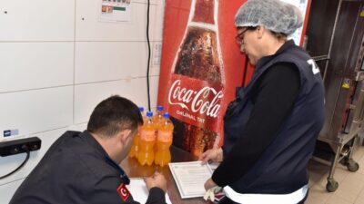 Yunusemre Belediyesi, ilçede belirlenen noktalarda gıda denetimleri gerçekleştirdi. Belediye ekipleri,