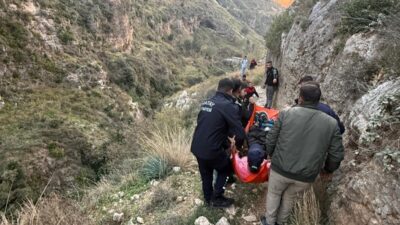 Hatay’da Habibi Neccar Dağı yakınlarında yürüyüş yaparken düşen bir kişi,