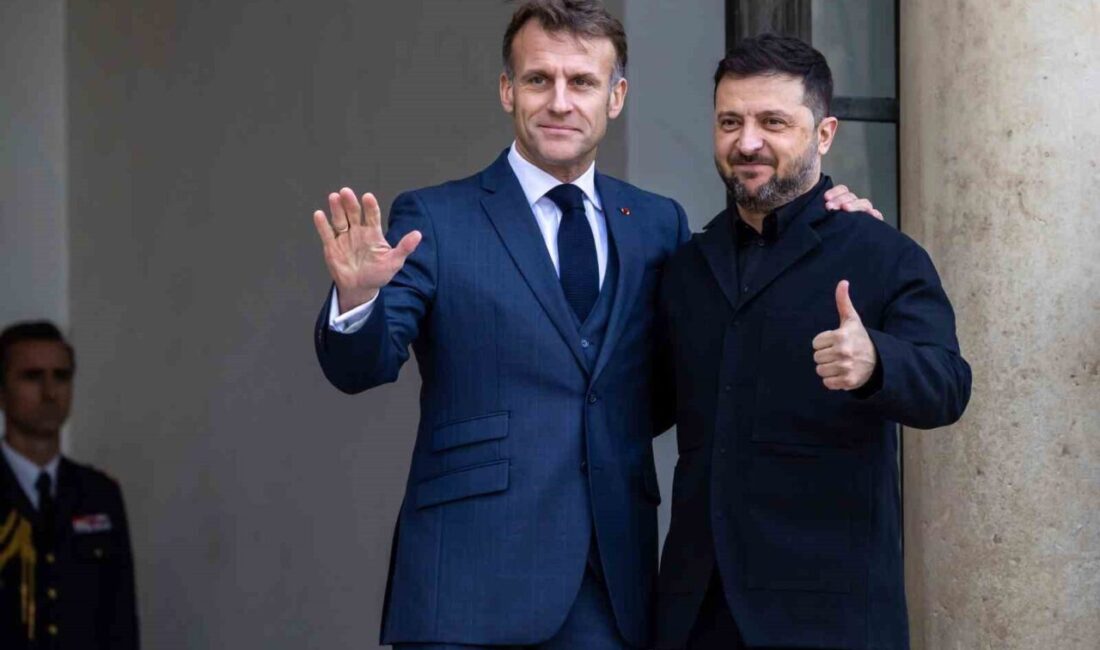 Ukrayna Devlet Başkanı Vladimir Zelenskiy ile Fransa Cumhurbaşkanı Emmanuel Macron,