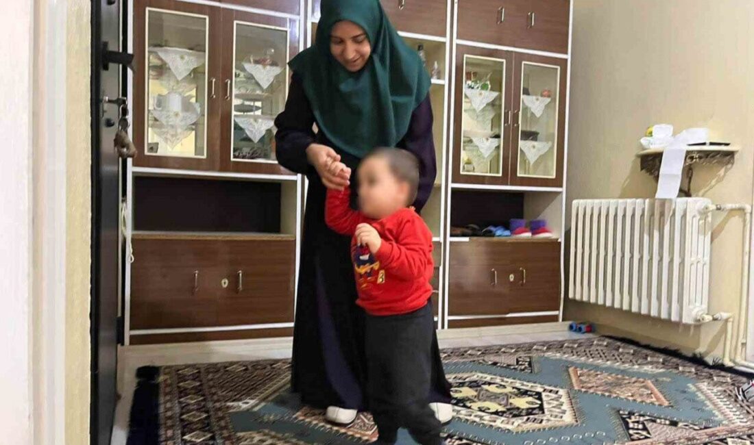 Eskişehir Şehir Hastanesi’nde Ayfer Sekman adlı kadının ikiz bebeklerinden biri