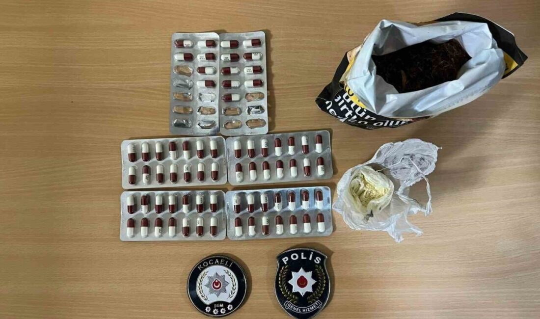 Kocaeli İzmit ilçesinde polis ekipleri, 3 kişinin üstünde gerçekleştirdikleri aramada