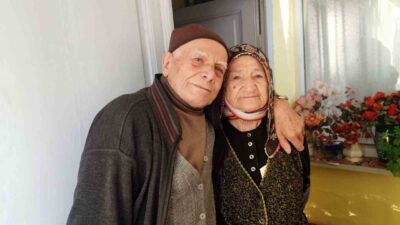 Bursa’nın Keles ilçesinde, 93 yaşındaki Saffet Cansal ve eşi duygusal