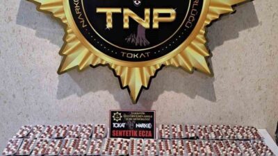 Tokat’ın Turhal ilçesinde durdurulan bir araçta ele geçirilen 4 bin