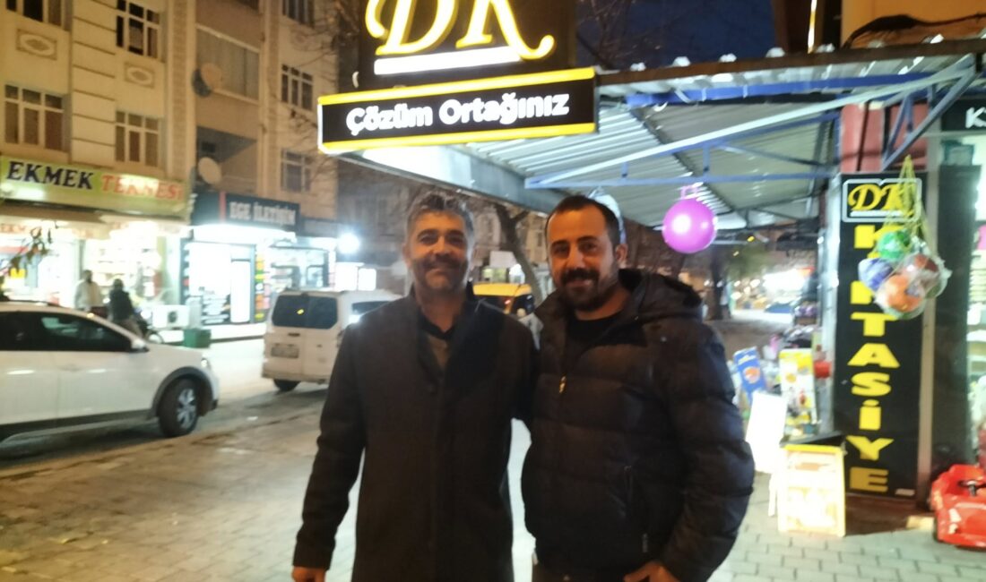 Yerköy Bağlarbaşı Köselispor kulübe verdikleri destekten dolayı DK Kitap Kırtasiye sahipleri