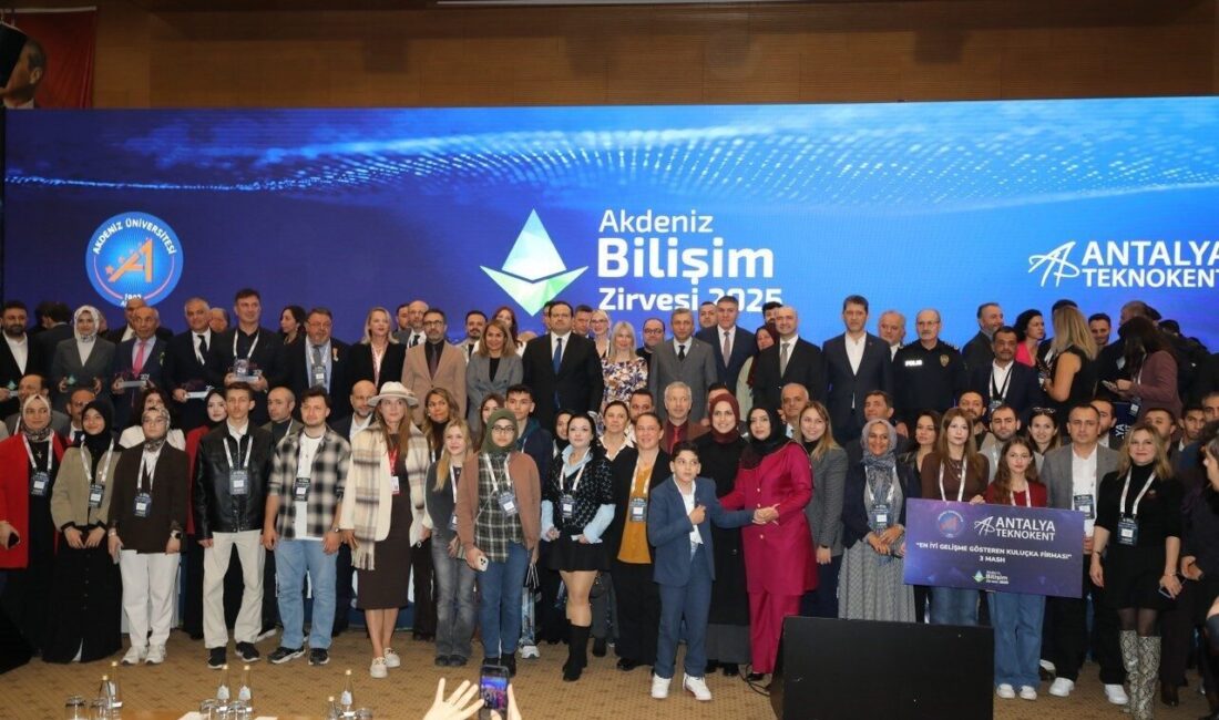 Antalya Teknokent’in ev sahipliğinde gerçekleştirilen 9. Akdeniz Bilişim Zirvesi, yoğun