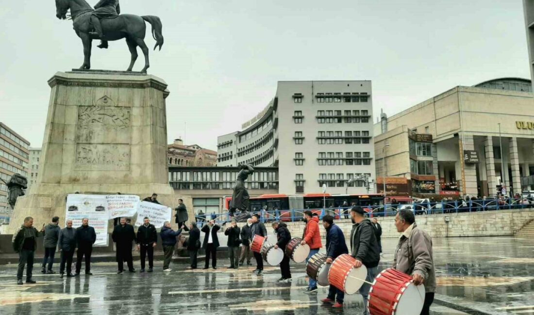 Abdallar Domlar Birliği Federasyonu, Ankara Ulus Meydanı Zafer Anıtı önünde