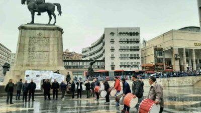 Abdallar Domlar Birliği Federasyonu, Ankara Ulus Meydanı Zafer Anıtı önünde