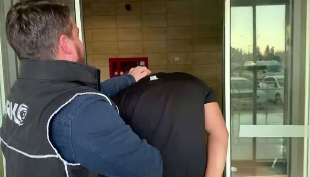 Adana’da 11 yıl 9 ay hapis cezası bulunan ve hırsızlık