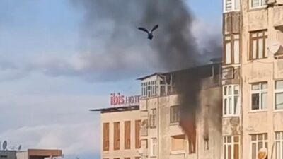 Adana’nın Seyhan ilçesine bağlı Çınarlı Mahallesi’nde bir apartmanın altıncı katında