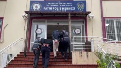 Adana’da 12 yaşındaki bir çocuğa darbettikleri iddia edilen 2 şüpheliden