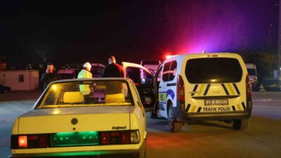 Kozan ilçesinde bulunan bir sanayi sitesinde araçlarıyla tehlikeli manevralar yapan
