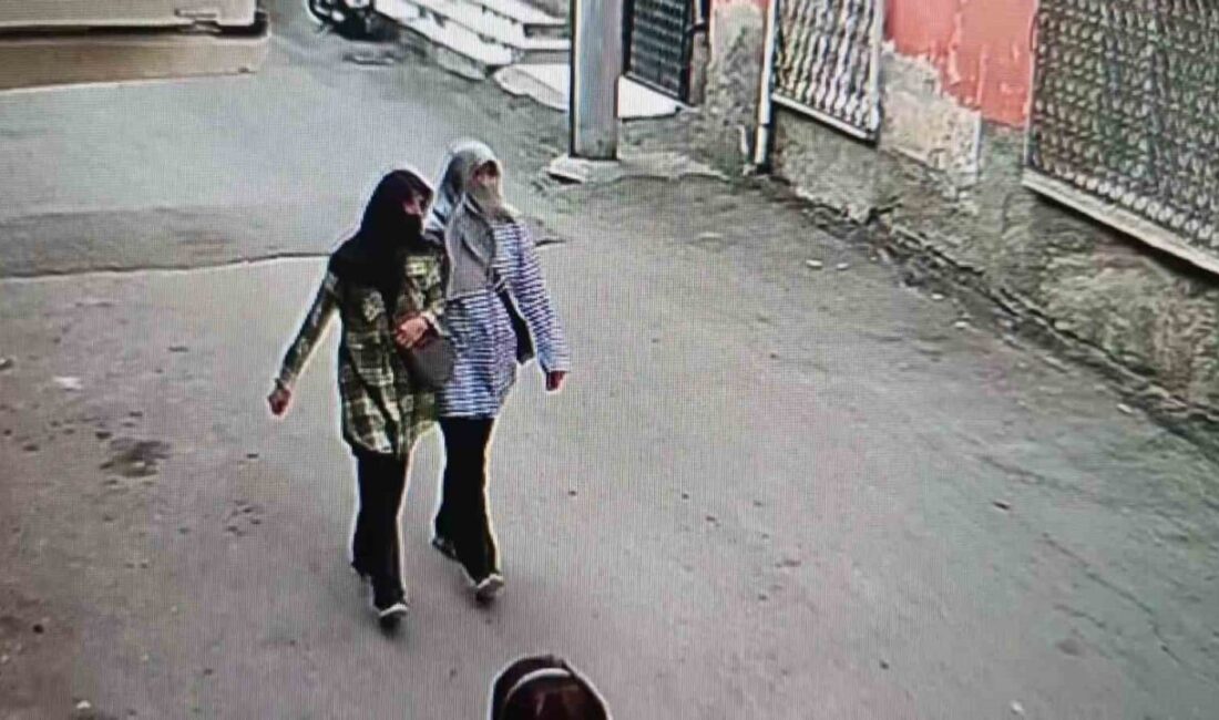 Adana’da, yüzlerini gizleyen kadın şüphelilerin iki eve zorla girdikleri ve