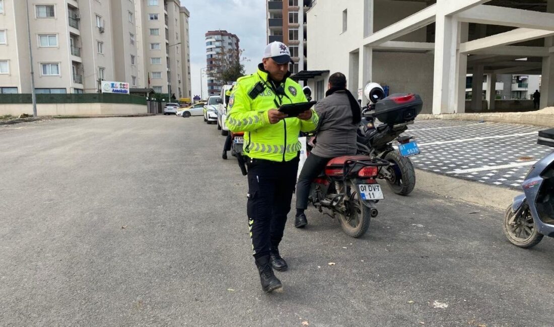 Adana’da trafik polisleri tarafından gerçekleştirilen motosiklet denetiminde, 106 sürücüye toplamda