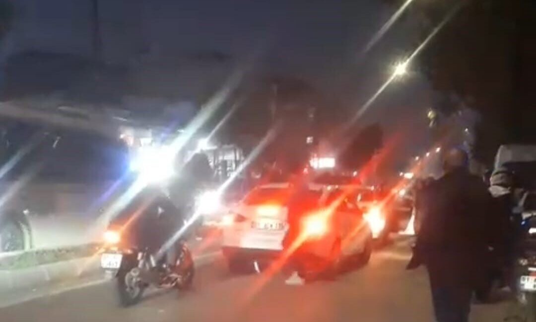 Adana’nın Seyhan ilçesine bağlı Akkapı Mahallesi’nde meydana gelen motosiklet kazasında