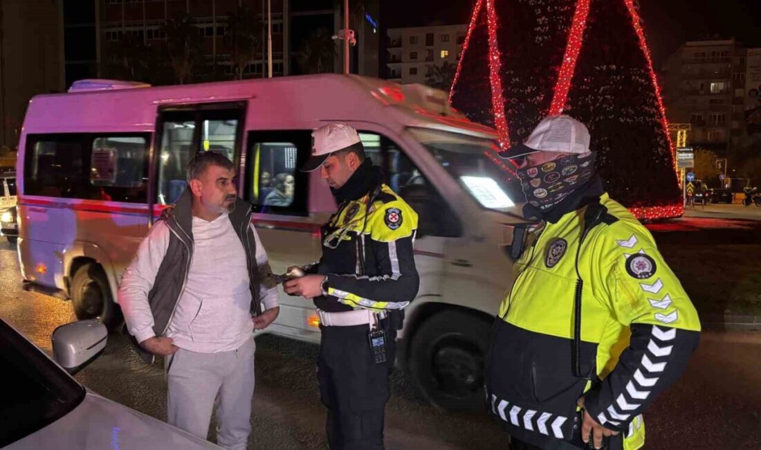 Adana’da akşam saatlerinde yapılan denetimlerde 278 araç kontrol edildi ve
